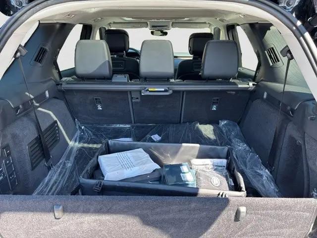 2024 Land Rover Discovery P300 S