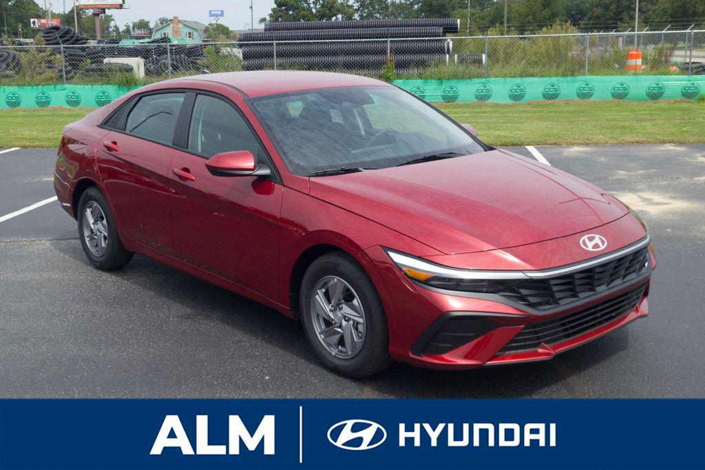 2025 Hyundai Elantra SE photo 3
