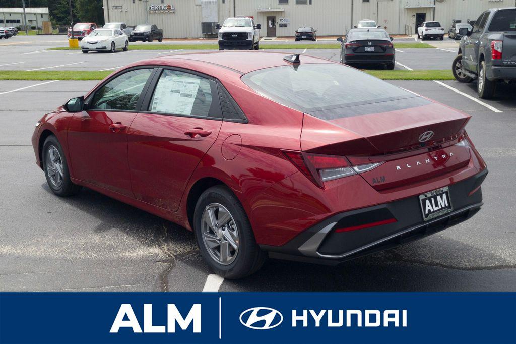 2025 Hyundai Elantra SE photo 7