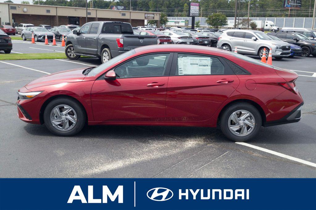 2025 Hyundai Elantra SE photo 8