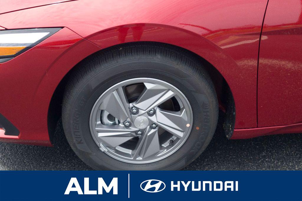 2025 Hyundai Elantra SE photo 10