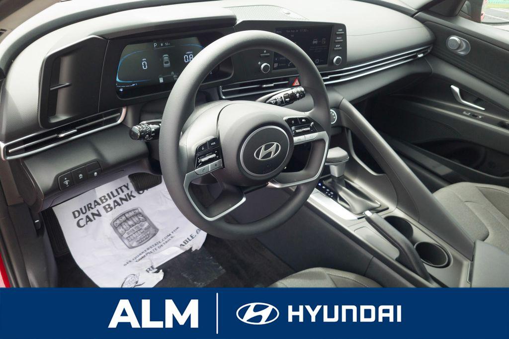 2025 Hyundai Elantra SE photo 11