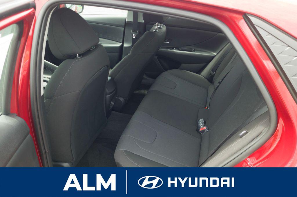 2025 Hyundai Elantra SE photo 14