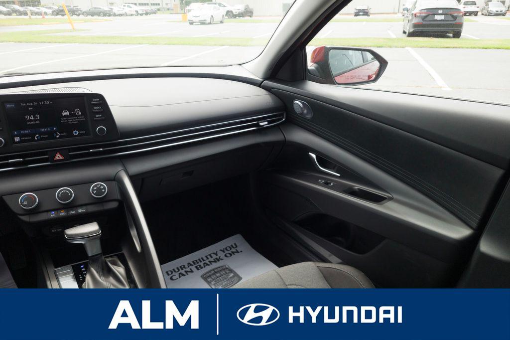 2025 Hyundai Elantra SE photo 15