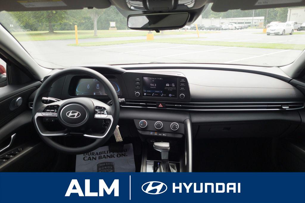 2025 Hyundai Elantra SE photo 16