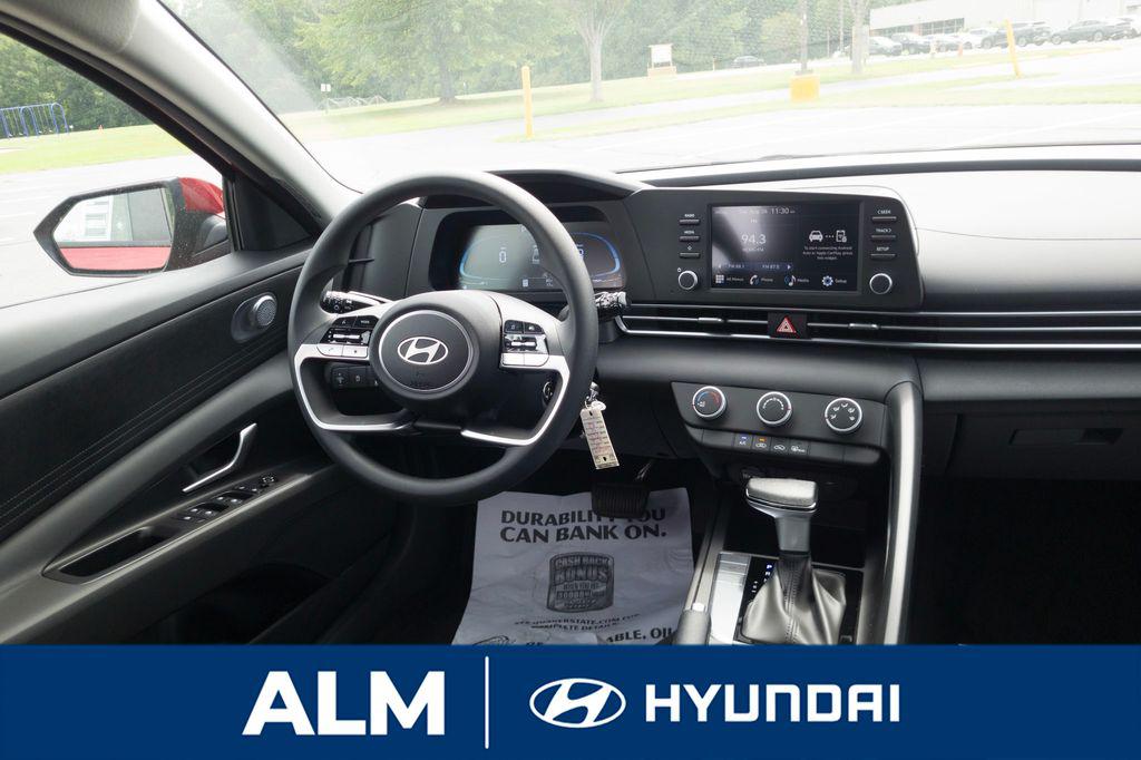 2025 Hyundai Elantra SE photo 17