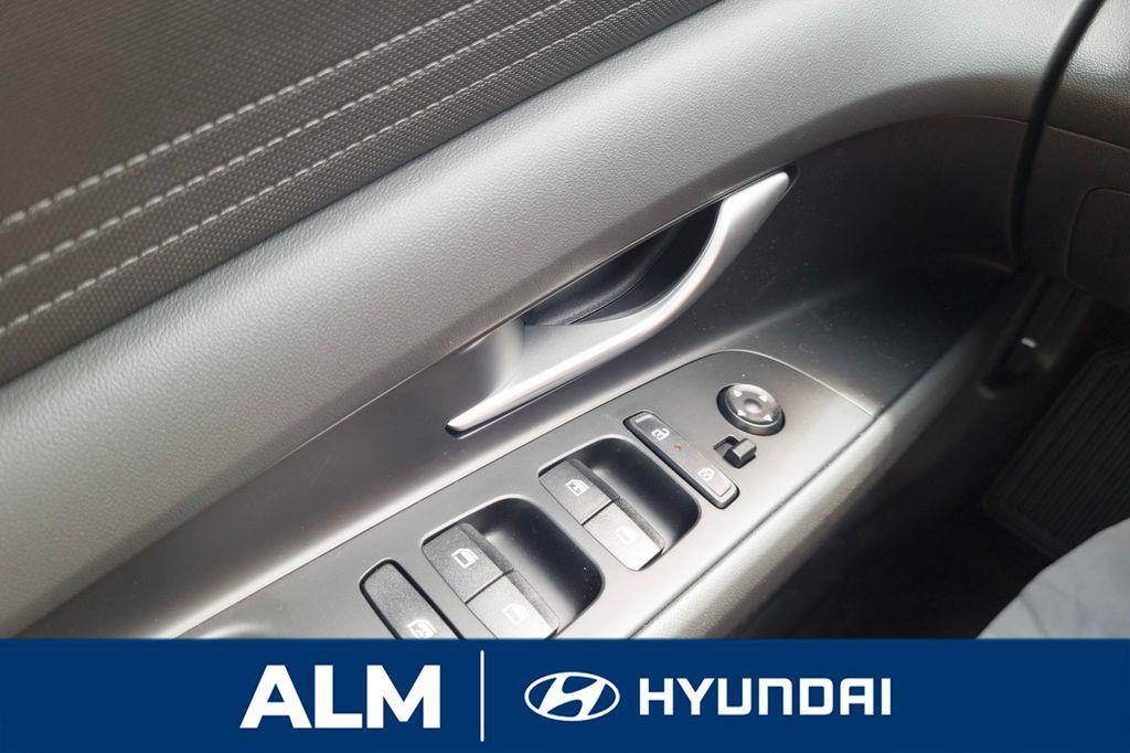 2025 Hyundai Elantra SE photo 24