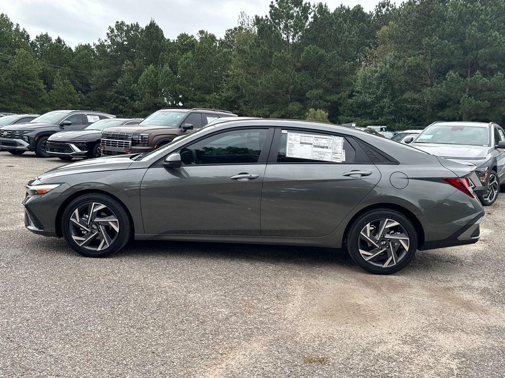 2025 Hyundai Elantra SEL Sport photo 2