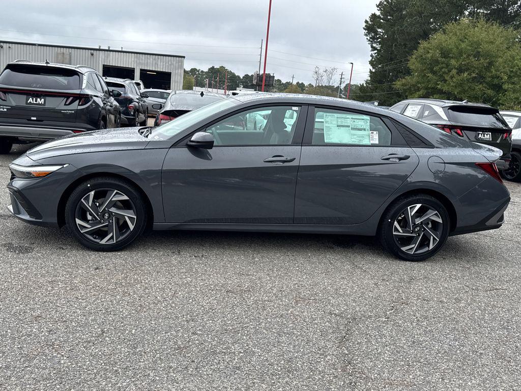 2025 Hyundai Elantra SEL Sport photo 2