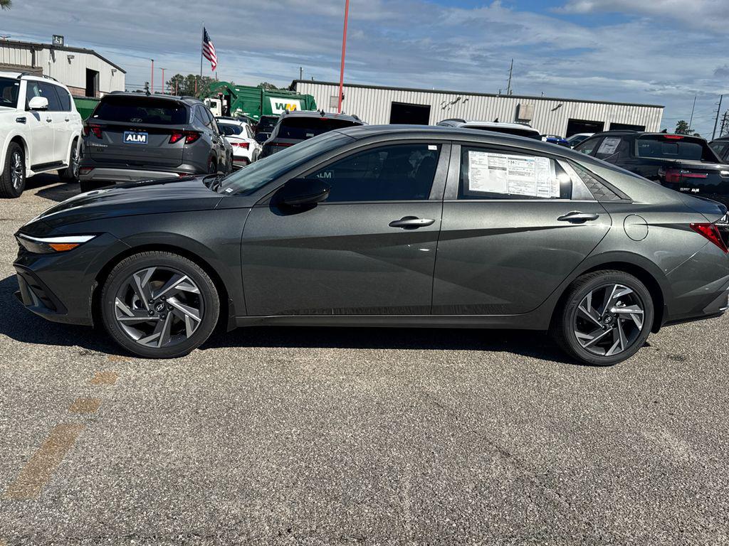 2025 Hyundai Elantra SEL Sport photo 2