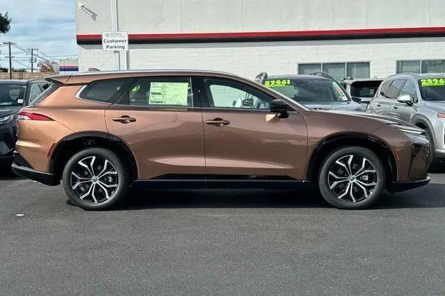 2025 Toyota Crown Signia XLE