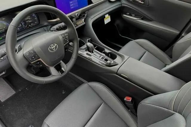 2025 Toyota Crown Signia XLE