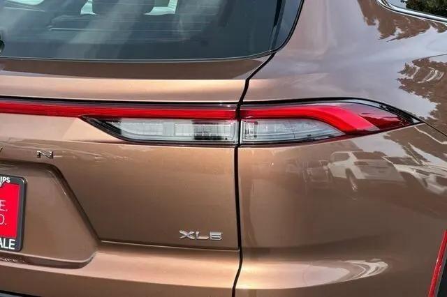 2025 Toyota Crown Signia XLE
