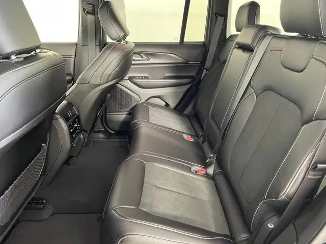 2025 Jeep Grand Cherokee Altitude 4x4