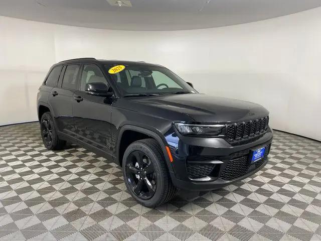 2025 Jeep Grand Cherokee Altitude 4x4