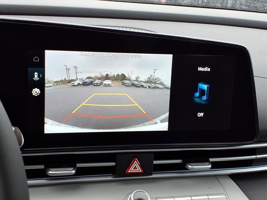 2025 Hyundai Elantra Limited - Photo 8
