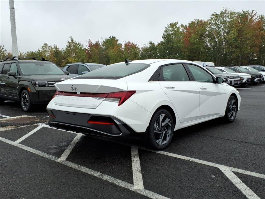2025 Hyundai Elantra Limited - Photo 9