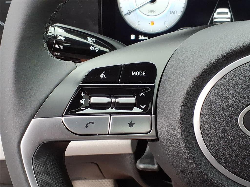 2025 Hyundai Elantra Limited - Photo 17