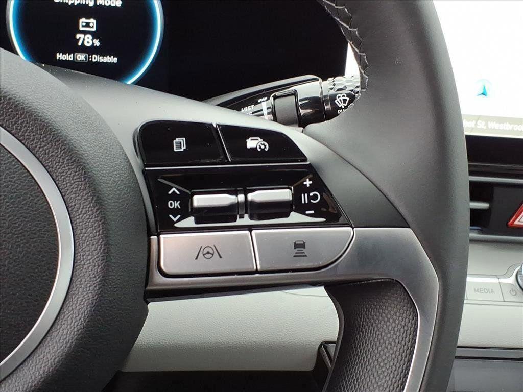 2025 Hyundai Elantra Limited - Photo 18