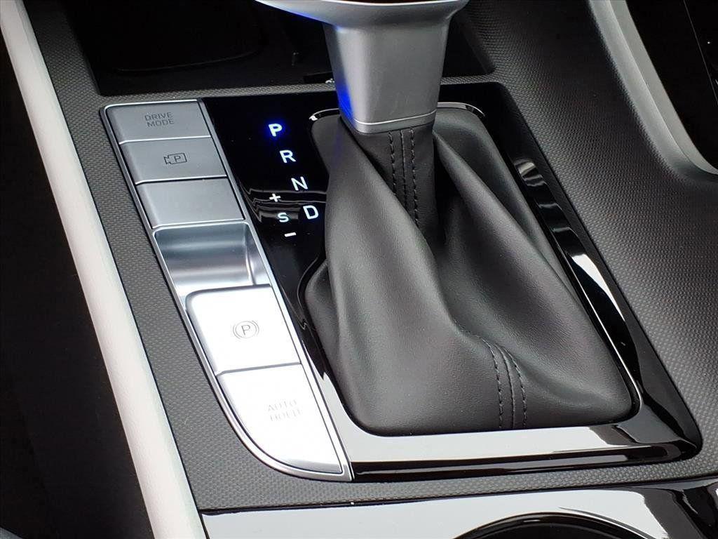 2025 Hyundai Elantra Limited - Photo 19