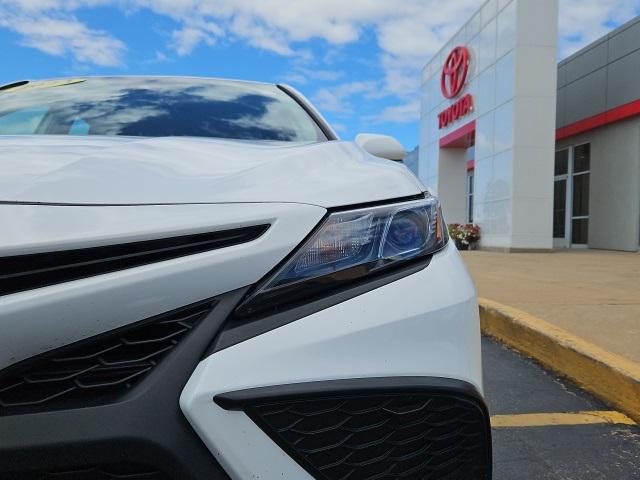 2023 Toyota Camry SE Hybrid