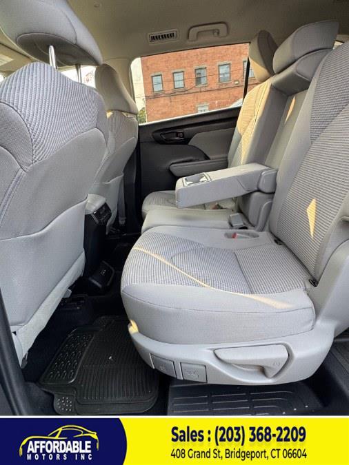 2022 Toyota Highlander LE