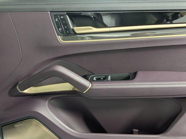 2025 Porsche Cayenne E-Hybrid Turbo