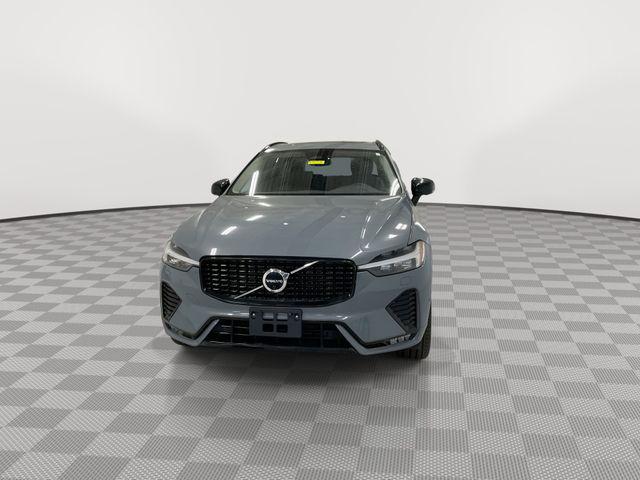 2023 Volvo XC60 B5 Plus Dark Theme