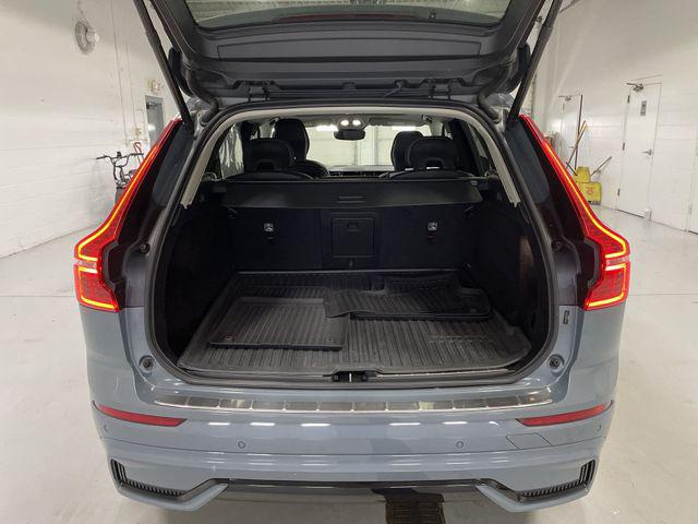 2023 Volvo XC60 B5 Plus Dark Theme