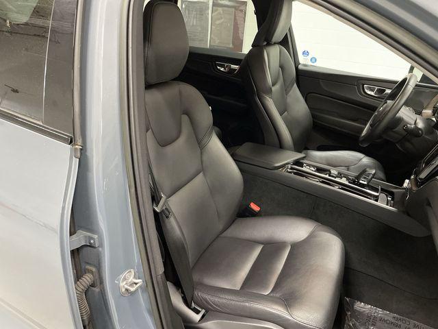 2023 Volvo XC60 B5 Plus Dark Theme