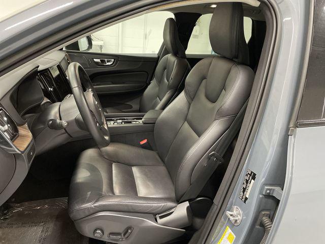 2023 Volvo XC60 B5 Plus Dark Theme