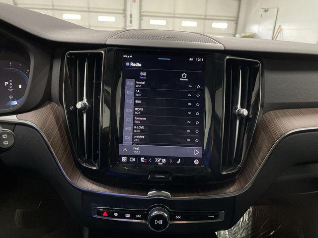 2023 Volvo XC60 B5 Plus Dark Theme