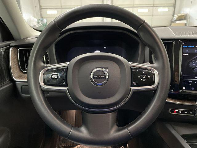 2023 Volvo XC60 B5 Plus Dark Theme