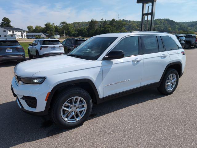 2025 Jeep Grand Cherokee GRAND CHEROKEE LAREDO X 4X4