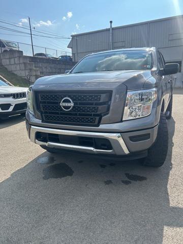 2024 Nissan TITAN Crew Cab SV 4x4