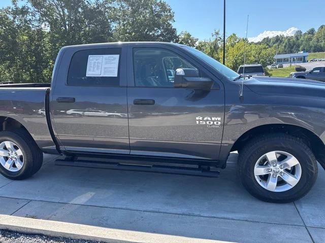 2022 RAM 1500 Classic SLT Crew Cab 4x4 57 Box