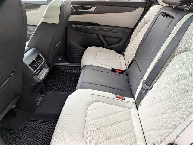 2025 Volkswagen Atlas Cross Sport 2.0T SEL Premium R-Line