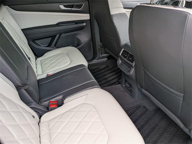 2025 Volkswagen Atlas Cross Sport 2.0T SEL Premium R-Line