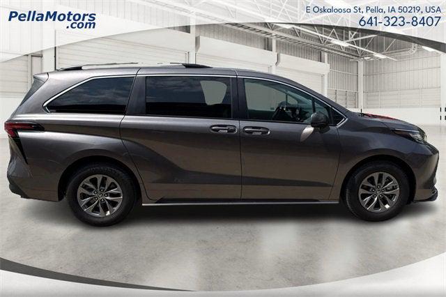 2022 Toyota Sienna LE