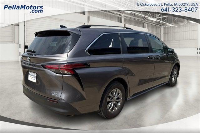 2022 Toyota Sienna LE