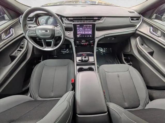 2025 Jeep Grand Cherokee L Laredo 4x2