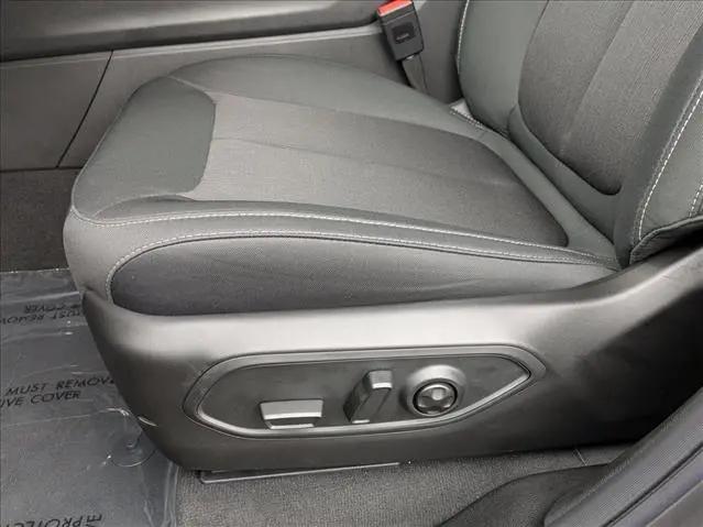 2025 Jeep Grand Cherokee L Laredo 4x2