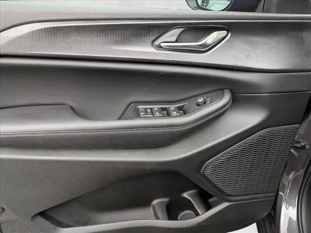 2025 Jeep Grand Cherokee L Laredo 4x2