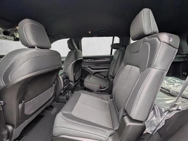 2025 Jeep Grand Cherokee L Laredo 4x2
