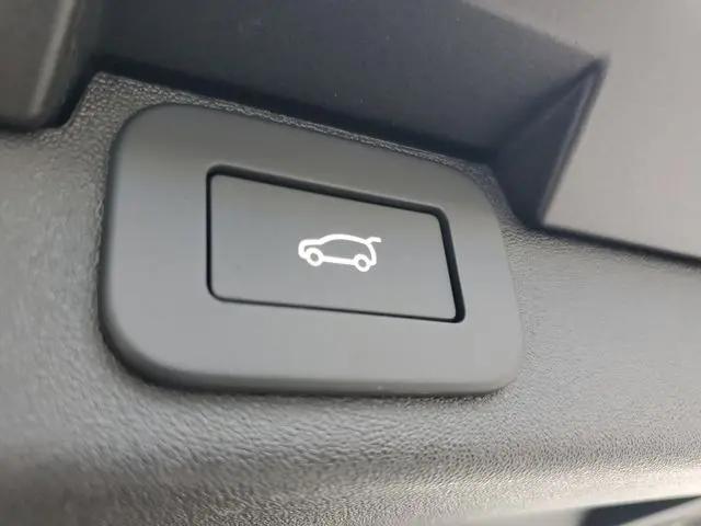2025 Land Rover Discovery P360 Dynamic SE