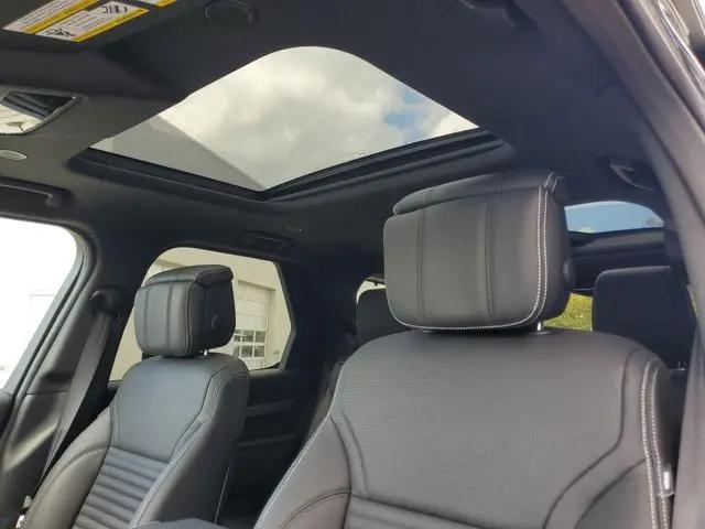2025 Land Rover Discovery P360 Dynamic SE