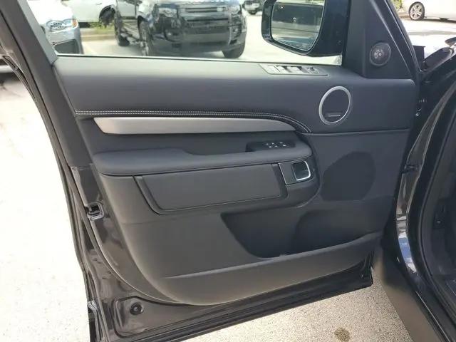 2025 Land Rover Discovery P360 Dynamic SE