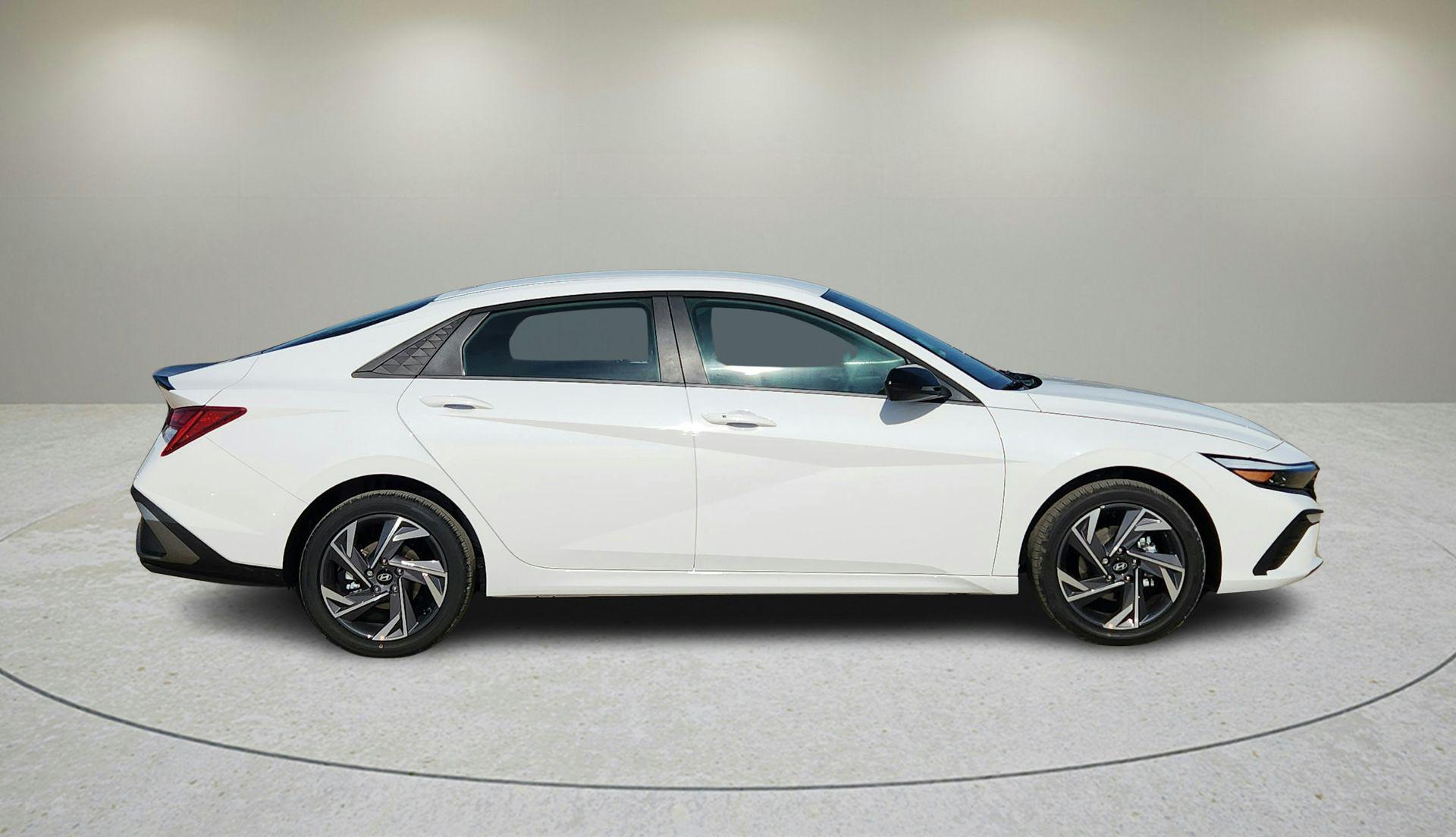 2025 Hyundai Elantra Blue - Photo 8