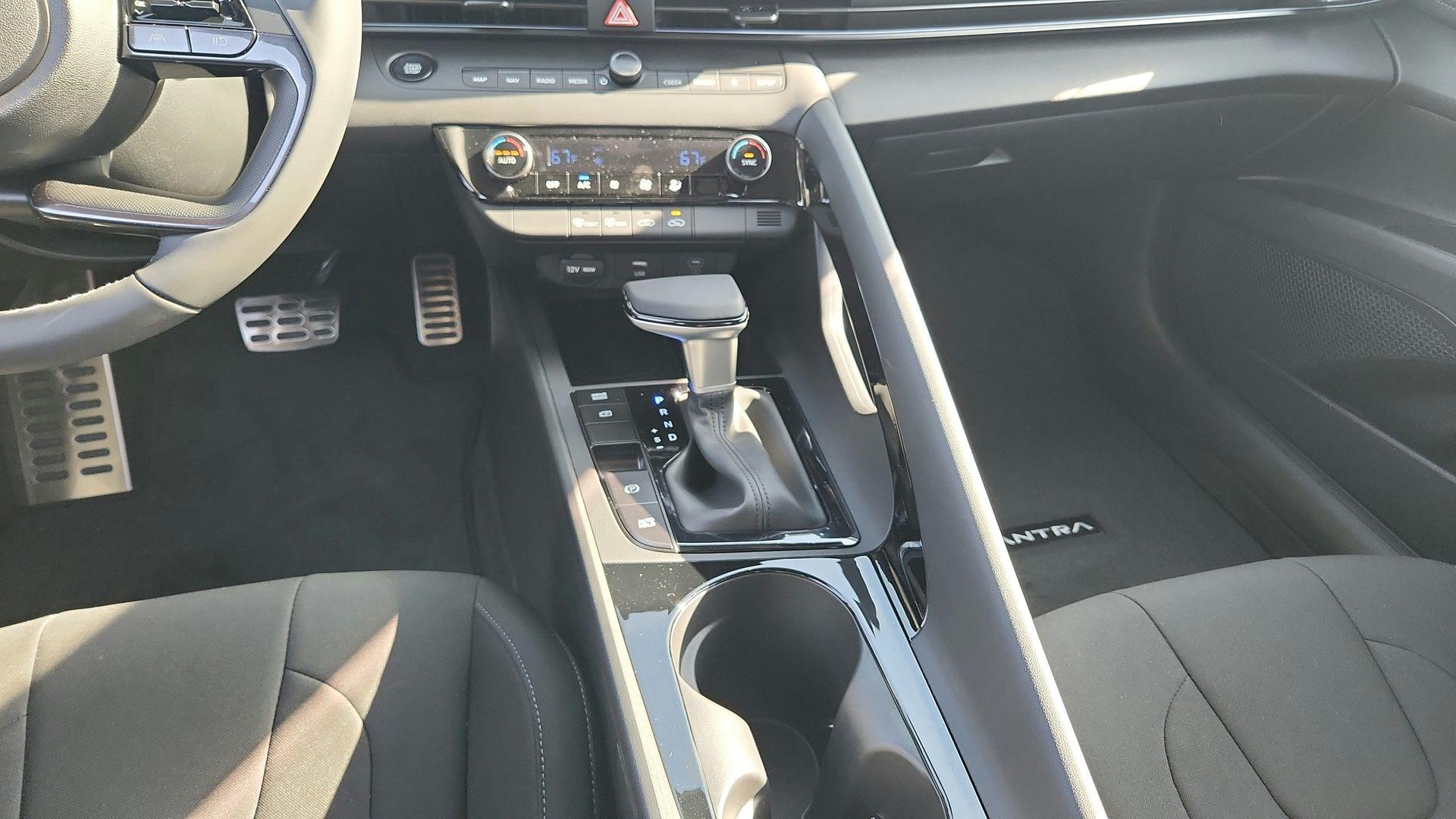 2025 Hyundai Elantra Blue - Photo 16