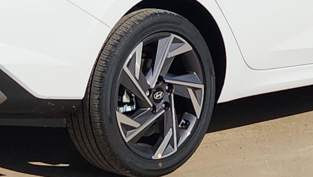 2025 Hyundai Elantra Blue - Photo 23